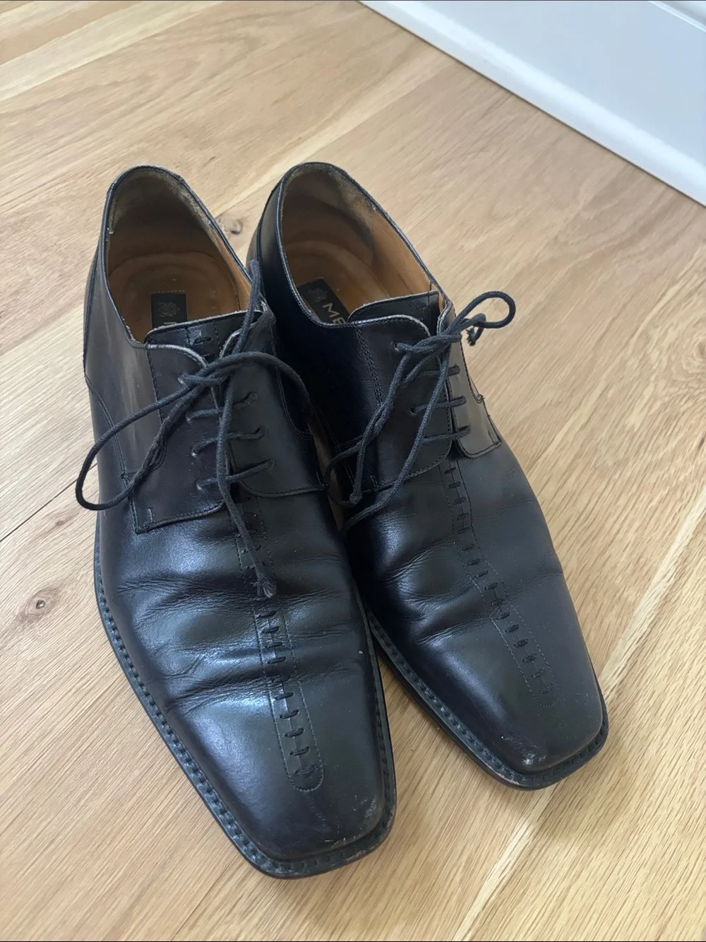 Mezlan Black Leather Lace-Up Oxfords